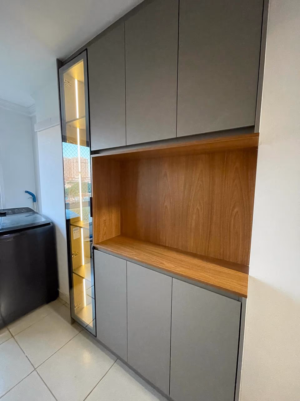 Foto do projeto: Cozinha com armário integrado de área de serviço, em Brasília, DF