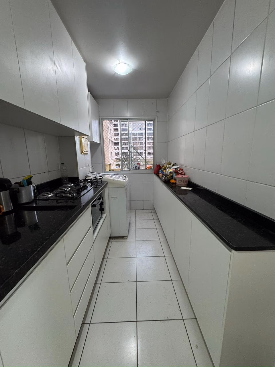 Cozinha planejada branca e compacta — foto 3
